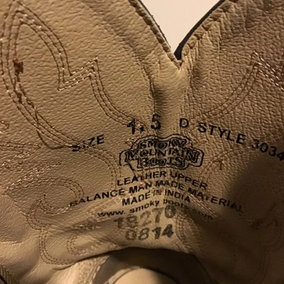 SMOKEY MOUNTAIN BOOTS, SIZE 1.5, great condition , leather boots - Picture 3 of 3